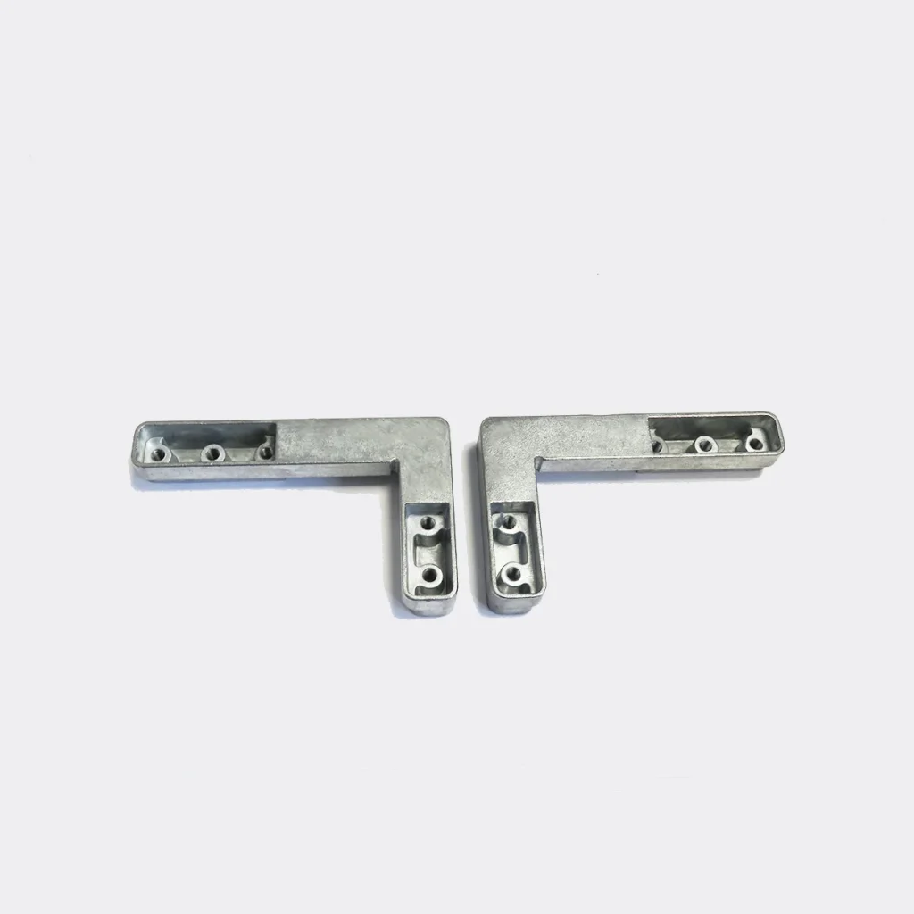 RAM 1010 metalni ugao