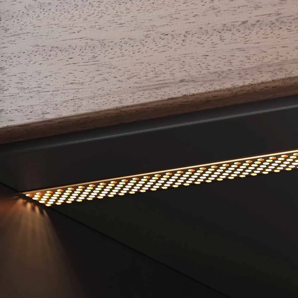 LED pokl.E1 WIND R1 3m zlato