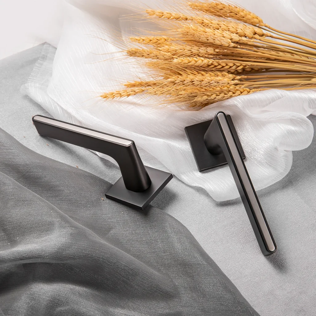 KV kvaka crno/zlatno PK ključ