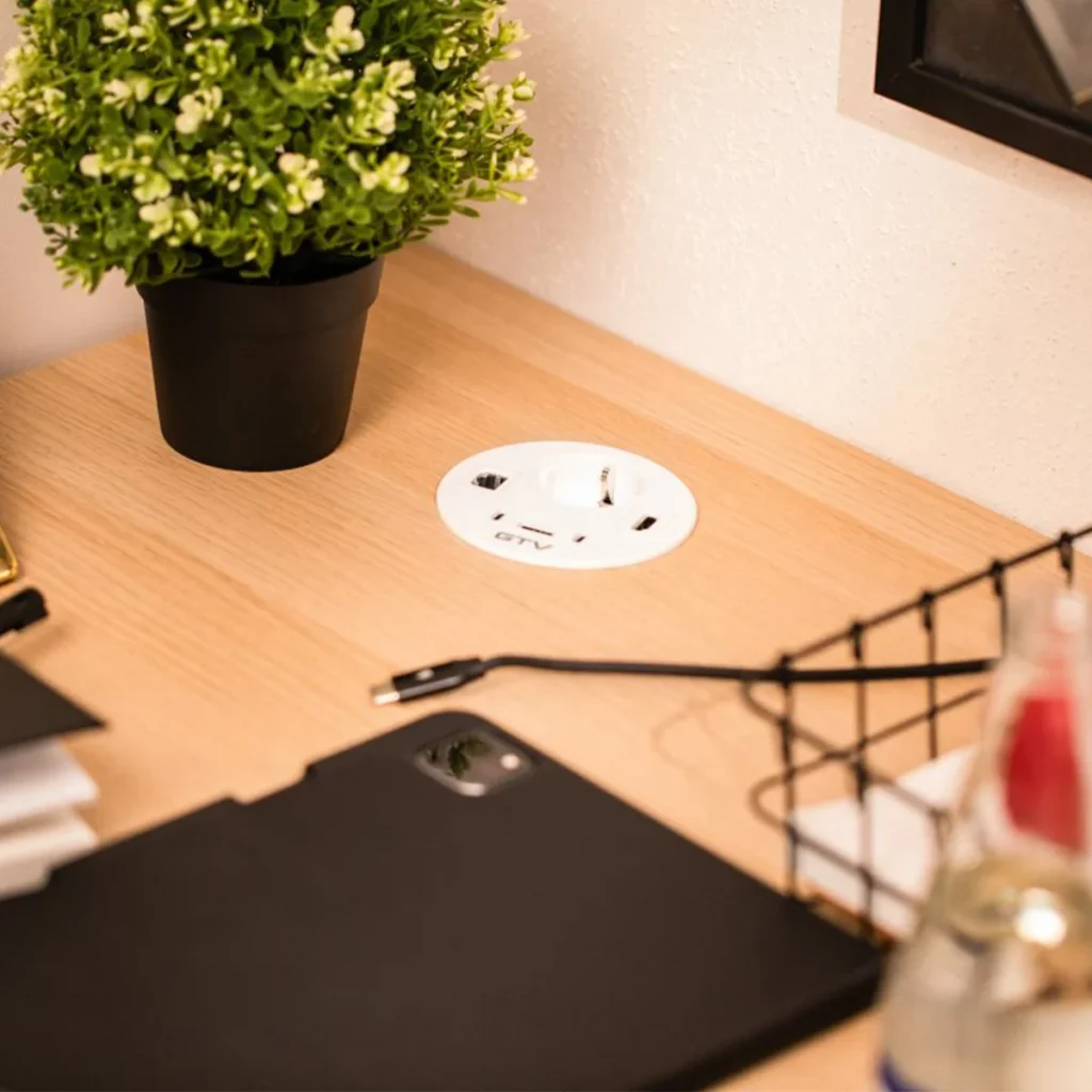 OU utič.RONDO 1xšuko bela GTV