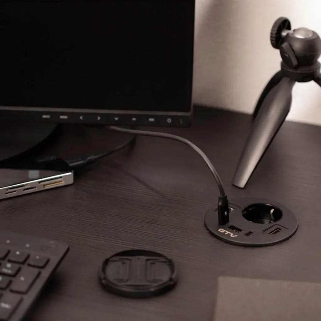 OU utič.RONDO 1xšuko crna GTV